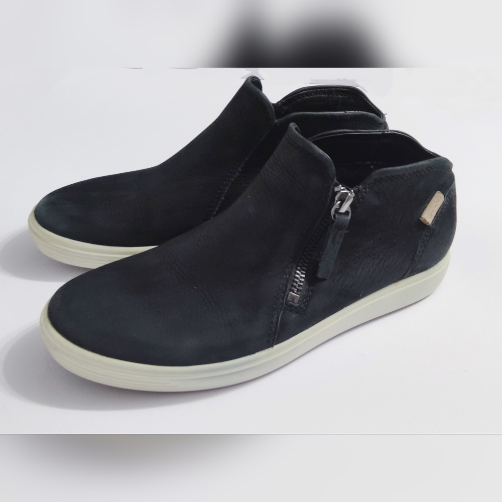 Ecco Black Ankle tennis shoes with White Soles-Reposhing too big for me - Picture 9 of 9